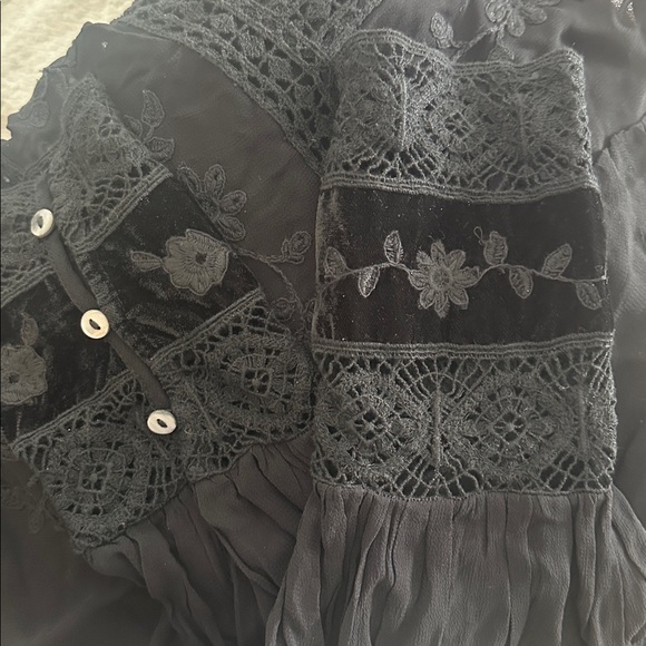 VELVET LADDER TRIM BLOUSE ZW COLLECTION
Zara Black Sheer Lace Embroidered Blouse - Picture 11 of 14